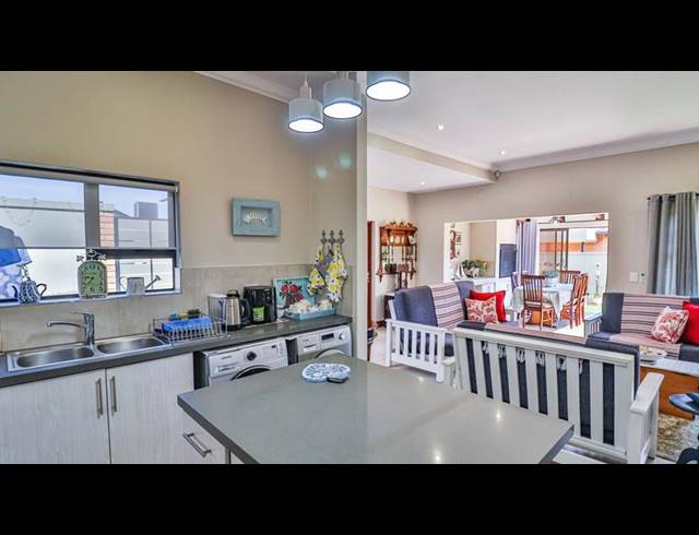 2 BEDROOM TOWNHOUSE FOR SALE IN RETIRE AT MIDSTREAM